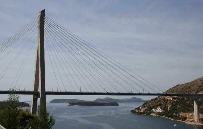 Datei:Dubrovnik Brücke.jpg