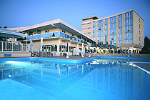 Datei:Hotel-village-laguna-park.jpg