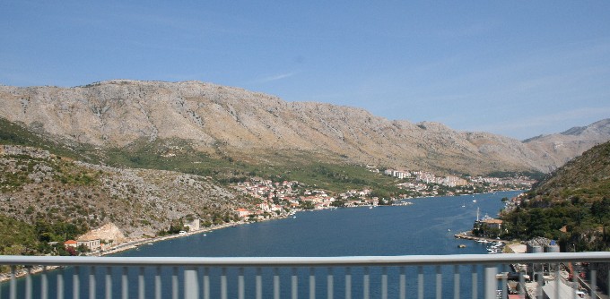 Datei:Bucht Rijeka Dubrovcka.jpg