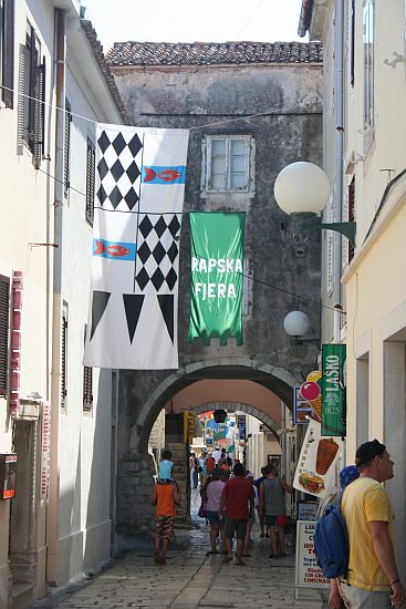 Datei:RAB Mittlere Gasse-Sredna ulica IMG 6220.jpg