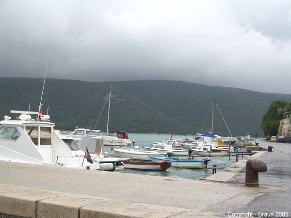 Datei:Hafen von Trget 2.jpg
