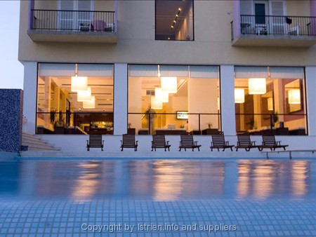 Datei:Hotel Adriatic.jpg