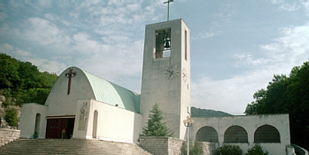 Datei:Kirche-rasa.jpg