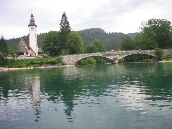 Datei:Bruecke in Ribcev Laz.jpg
