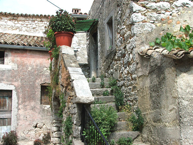 Datei:Pican - Hauseingang.jpg
