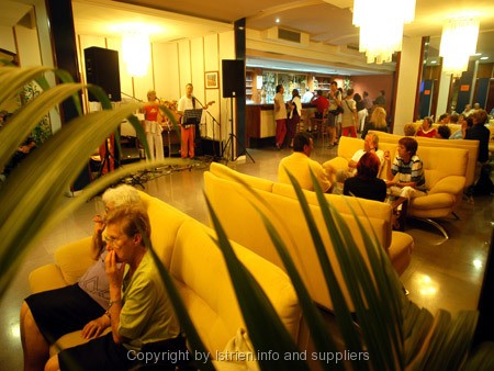 Datei:Hotel Pinija1.jpg
