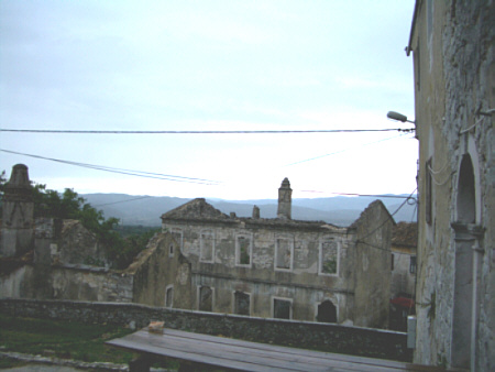 Datei:Krsan - Verfallenes Haus.jpg