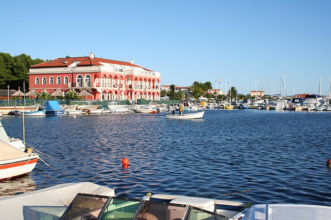 Datei:TRIBUNJ Marina IMG 1461.jpg