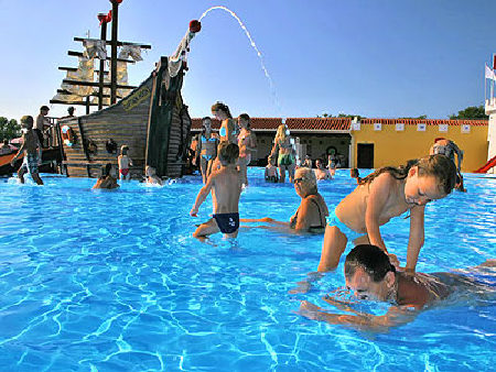 Datei:Hotel Depandance Park In Umag2.jpg