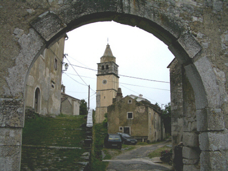 Datei:Krsan Kirche.jpg