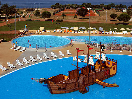 Datei:Hotel Depandance Park In Umag1.jpg