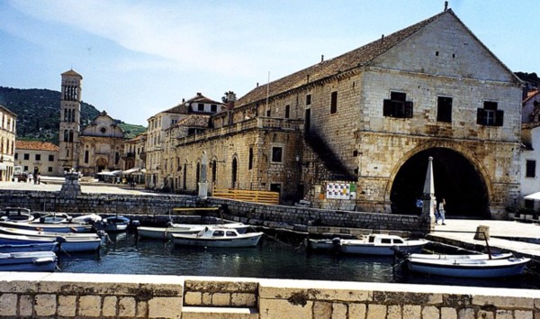 Datei:Y80HVAR2retskal600.jpg
