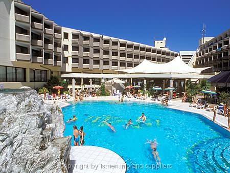 Datei:Hotel Maestral.jpg