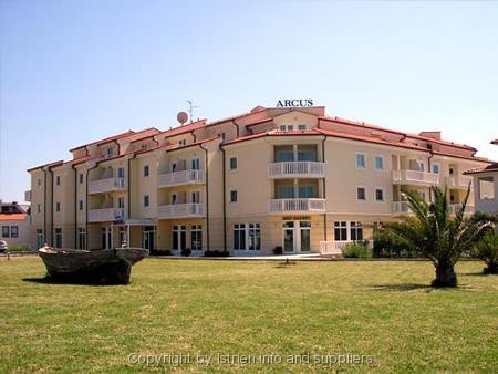 Datei:Hotel Arcus.jpg