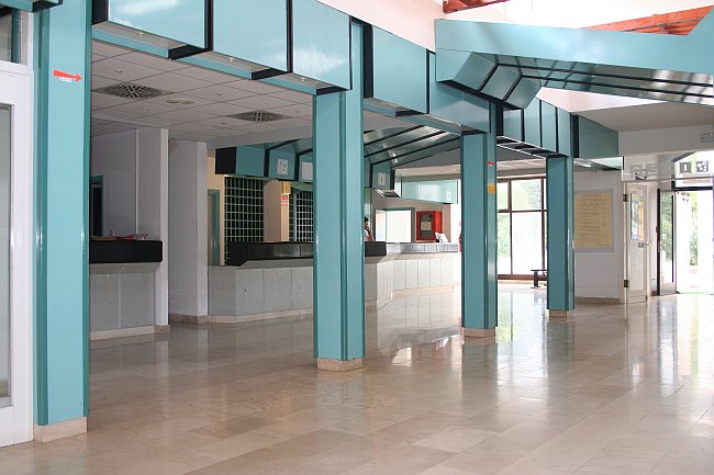 Datei:KASTELA Hotel Resnik-Hotelhalle IMG 4406.jpg