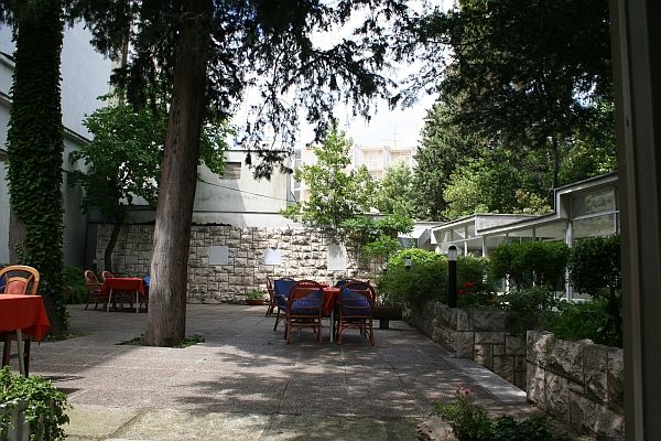 Datei:Kastela-hotel-palace-terrasse-IMG 4384.jpg