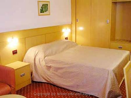 Datei:Hotel Carolina3.jpg