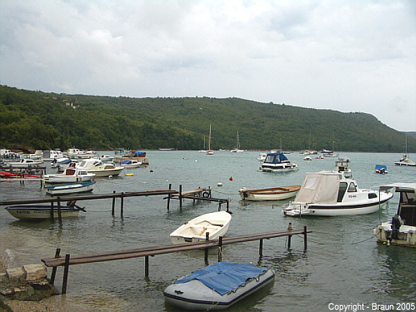 Datei:Hafen von Trget.jpg