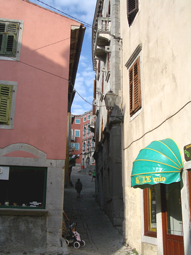 Datei:Labin Gasse.jpg