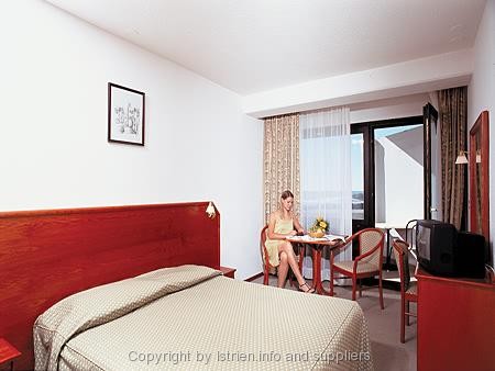Datei:Hotel Maestral3.jpg
