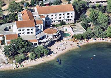 Datei:Hotel Miran, Pirovac.jpg