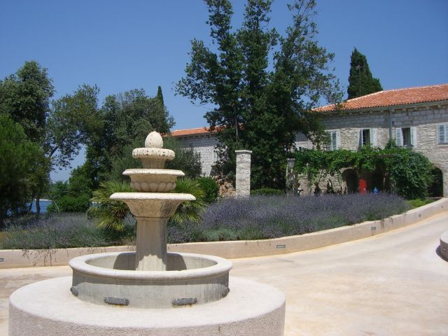 Datei:Brunnen.jpg