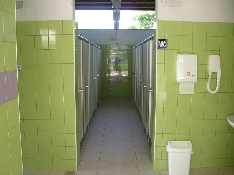 Datei:AC Stella Maris Sanitaer 1.jpg