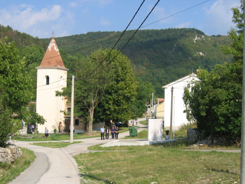 Datei:Kirche von Racja Vas.jpg