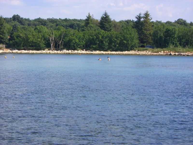 Datei:Finida Bucht sehr seichtes Wasser.jpg