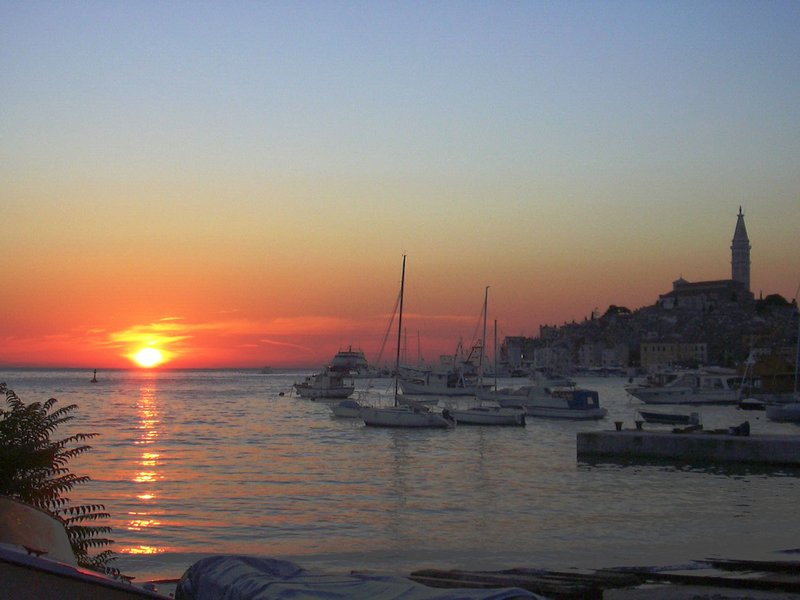 Datei:Sonnenuntergang in Rovinj.JPG