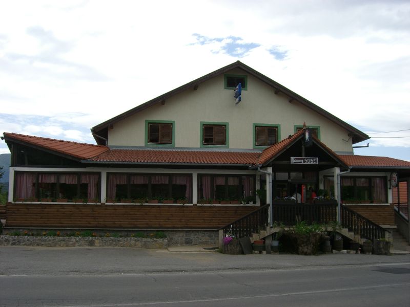 Datei:Bistro Braja Einggangsbereich.JPG