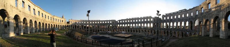 Datei:Pula-panorama-sehrklein.jpg