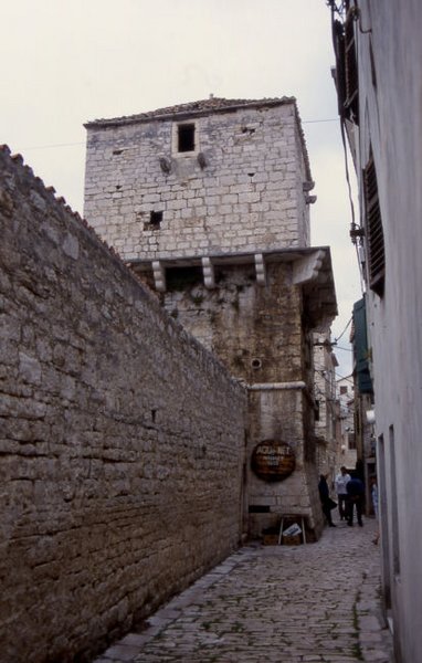 Datei:VODICE-Wehrturm.jpg