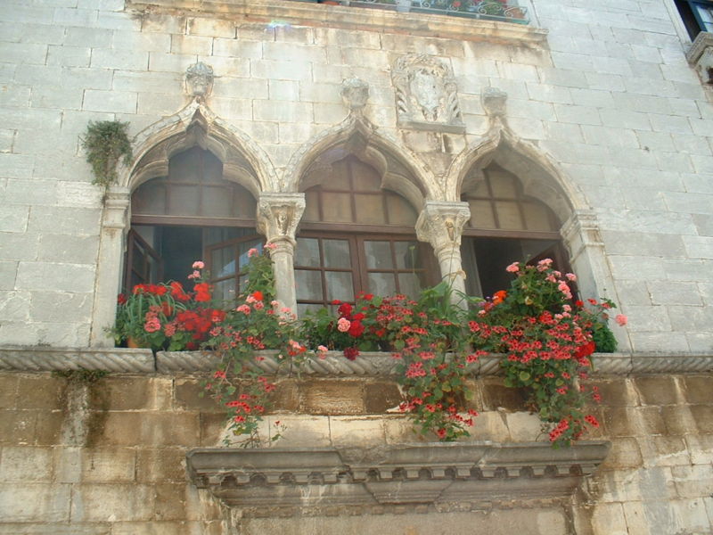 Datei:Altertümliches Fenster.JPG