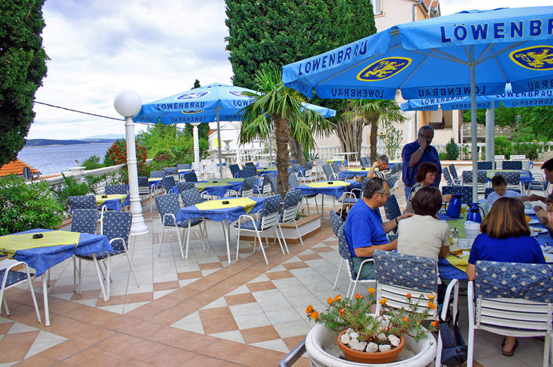 Datei:Restaurantterrasse-esperanto.JPG