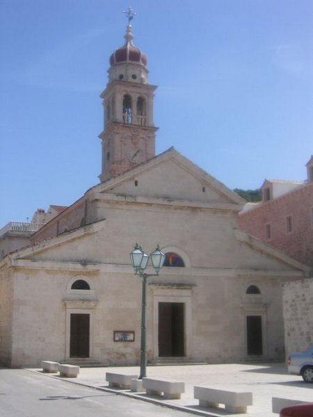 Datei:Kirche in Pucisca.jpg