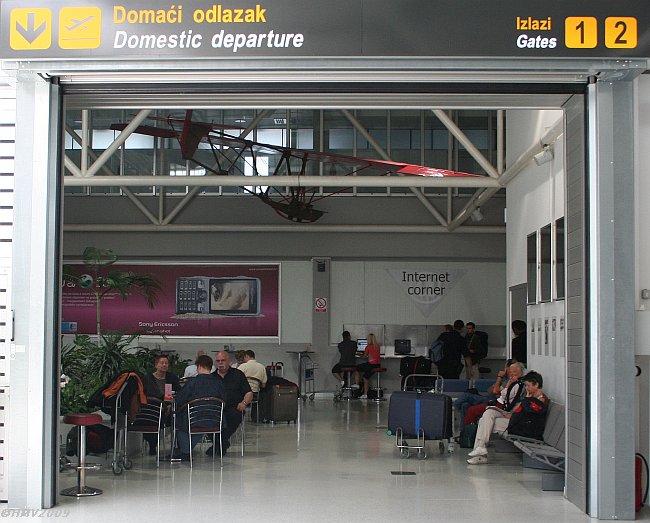 Datei:KONAVLE Flughafen Dubrovnik 2009IMG 3155a.jpg